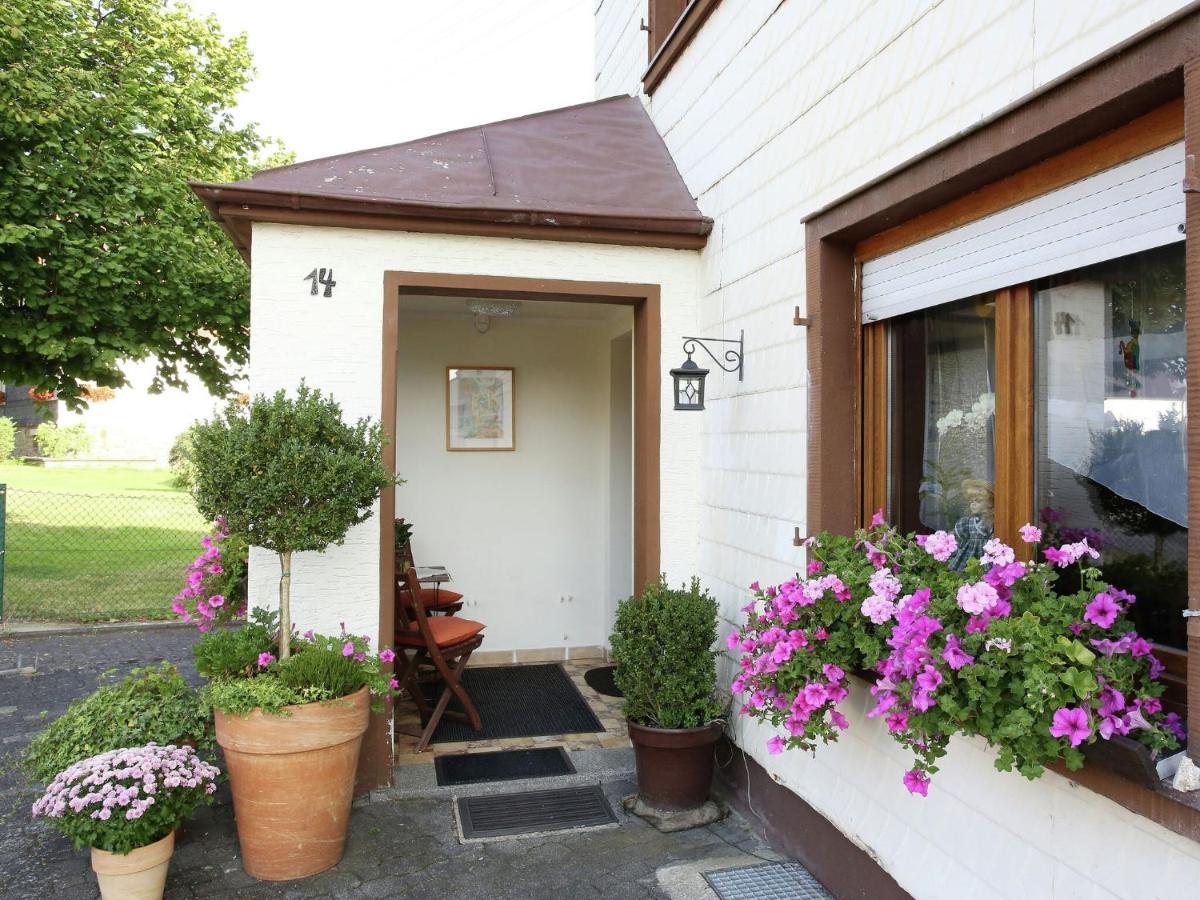 Apartment With Terrace And Pool In The Garden Pracht Luaran gambar