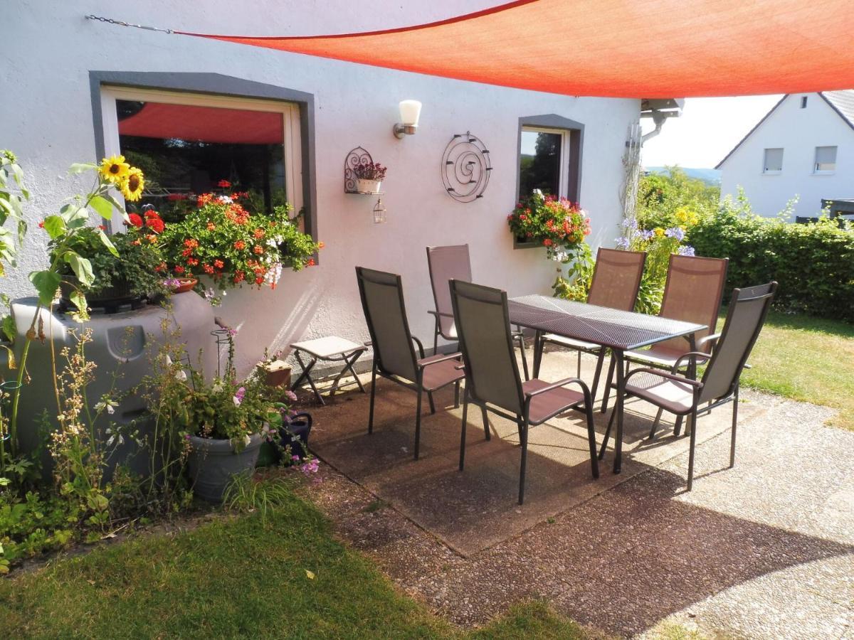 Apartment With Terrace And Pool In The Garden Pracht Luaran gambar